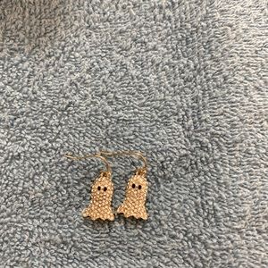 Sparkly ghost wire earrings in silver. Cute!